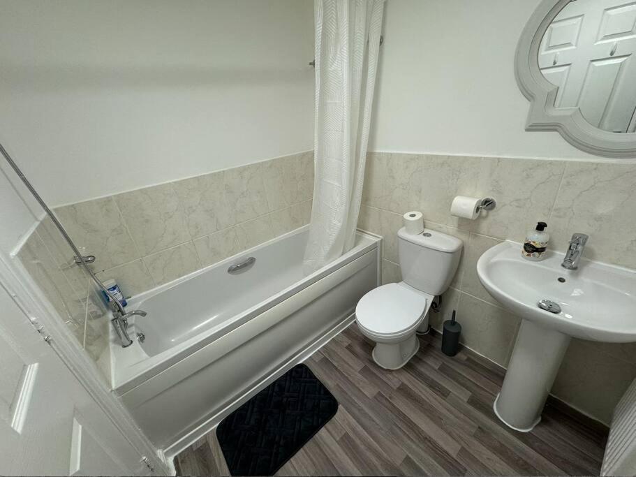 Villa Modern Townhouse - 3 Bed 2.5 Bath 2 Private Gated Parking Wellingborough Exterior foto